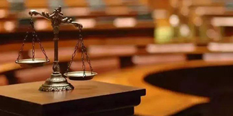 涉嫌刑事案件被捕什么时候可以见律师或者家属？