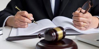 打刑事案件律师一般怎样收费？