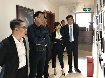 巩志芳、常铮到新疆爱博律师事务所参观交流(图2)