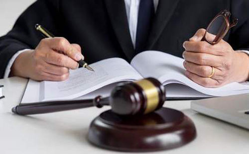 打刑事案件律师一般怎样收费？(图1)