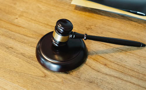 刑事案件中止后律师可以会见吗？(图1)